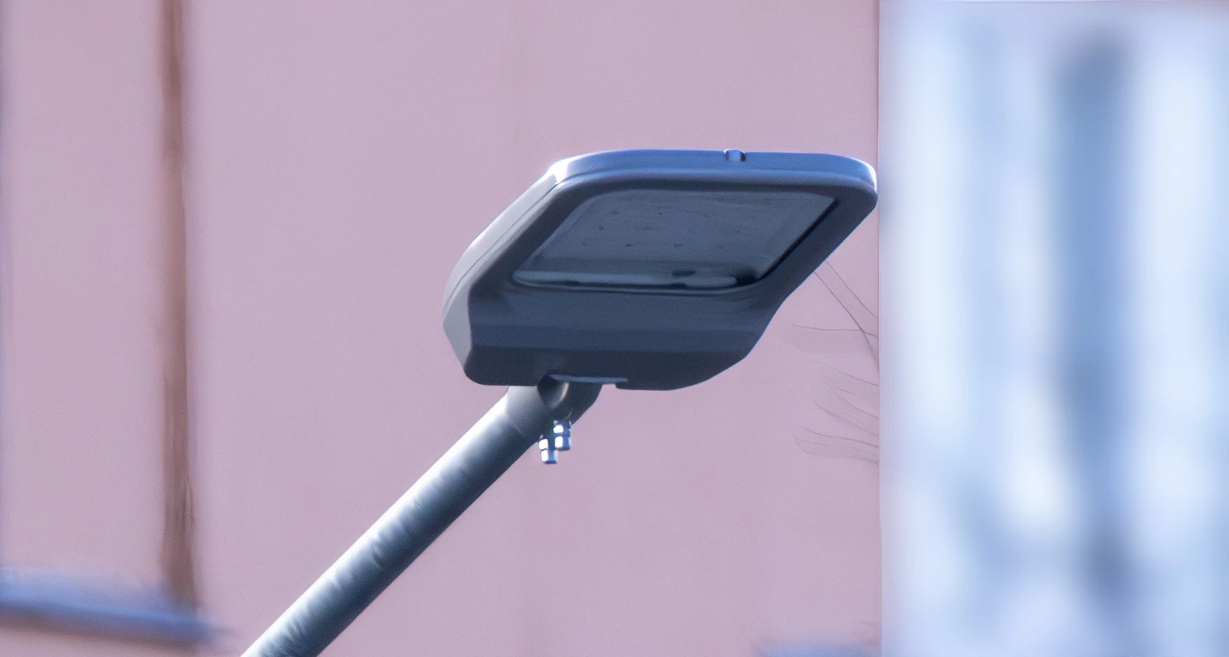 LED-фонарь дорожного освещения с 300 метров — съёмка дорожной инфраструктуры для дорожных служб